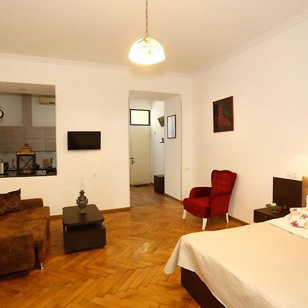 Old - Gold Gala Apartment Тбилиси Екстериор снимка