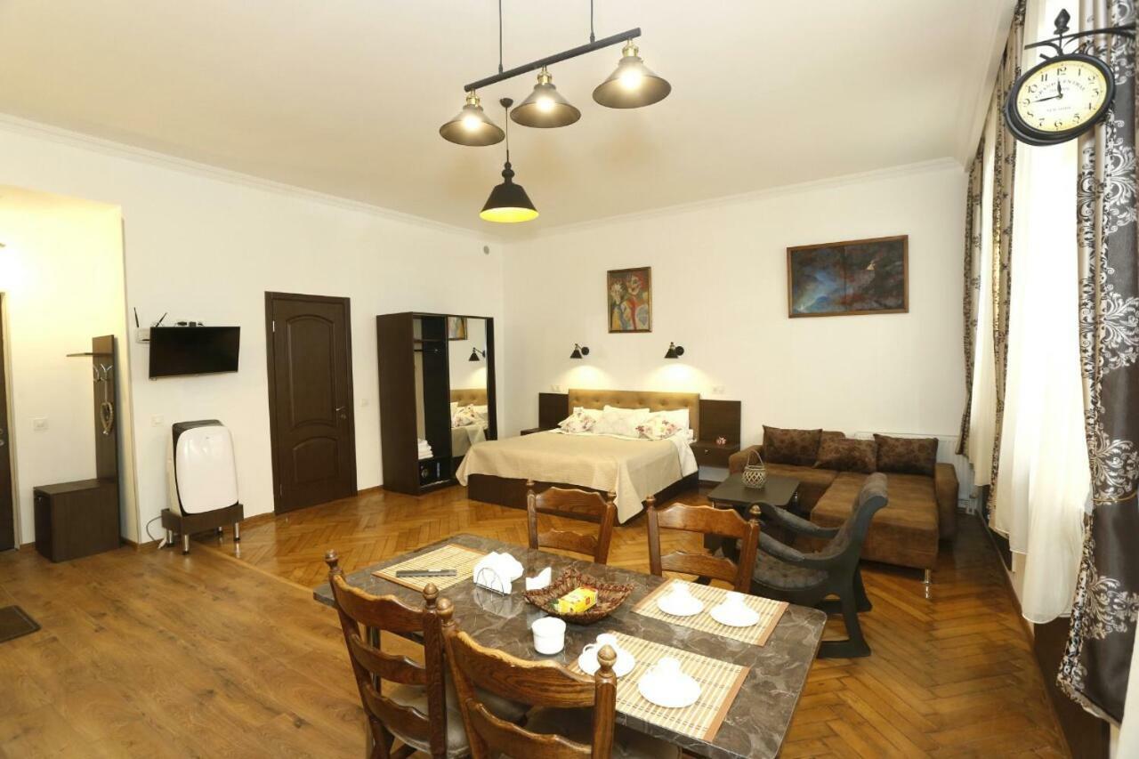 Old - Gold Gala Apartment Тбилиси Екстериор снимка