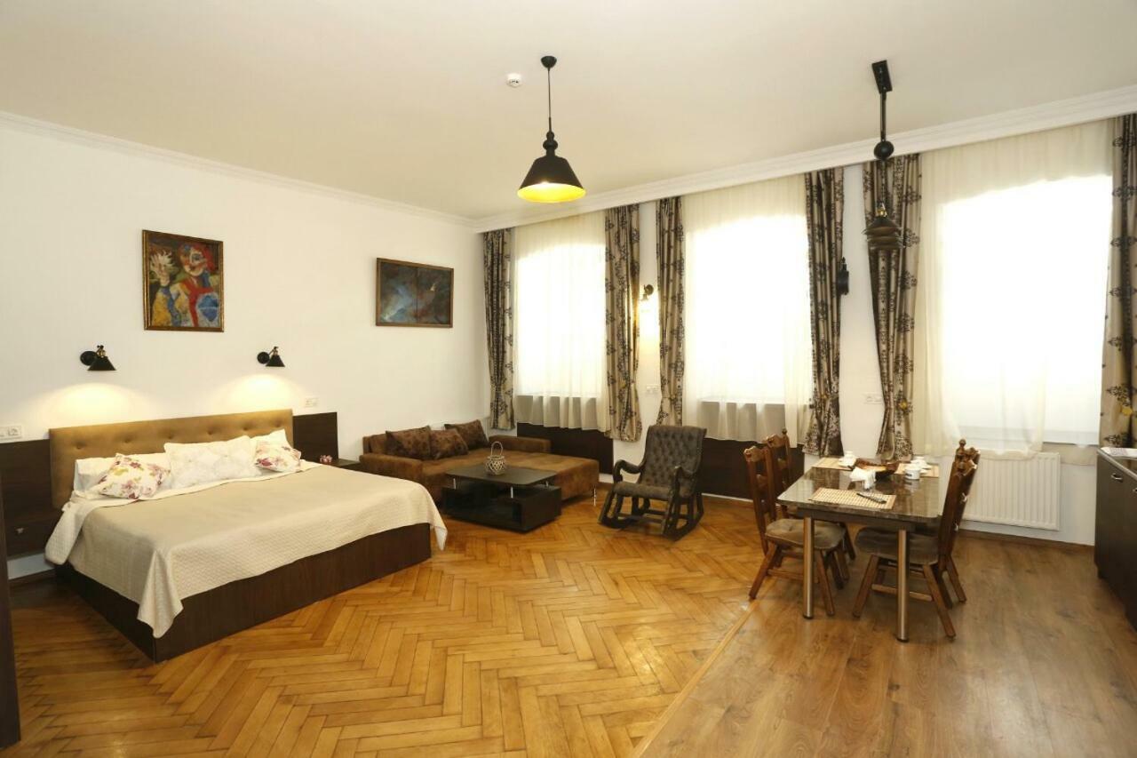 Old - Gold Gala Apartment Тбилиси Екстериор снимка